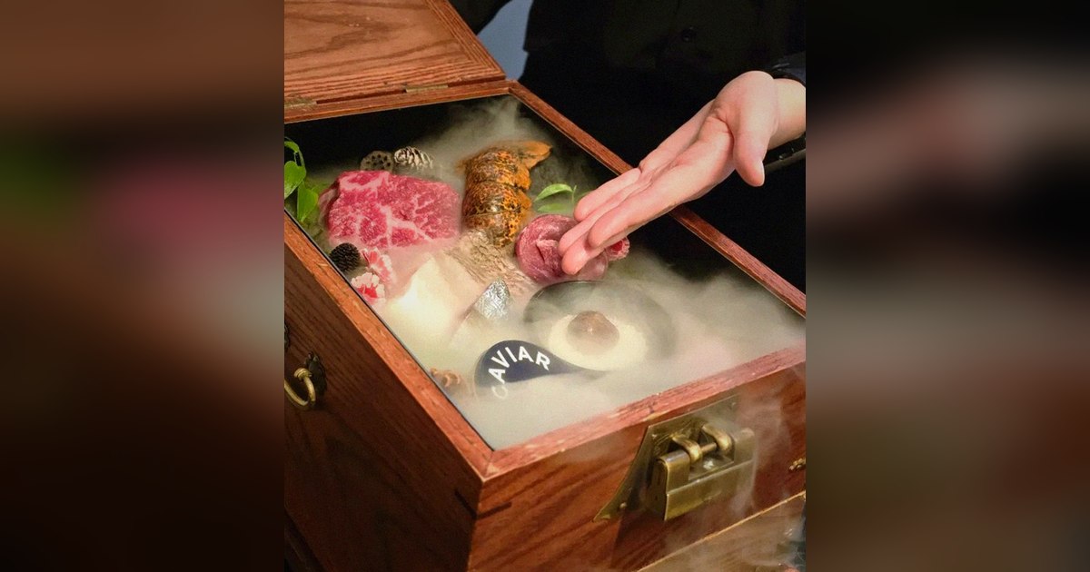 종각역 한우 오마카세 — 고우가 광화문점 쇼잉